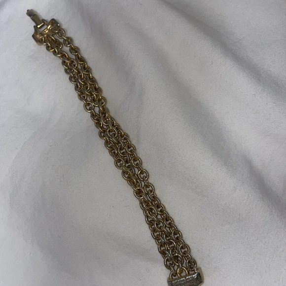 Vintage gold tone textured interlocking multi chain fold over clasp bracelet - Picture 2 of 4